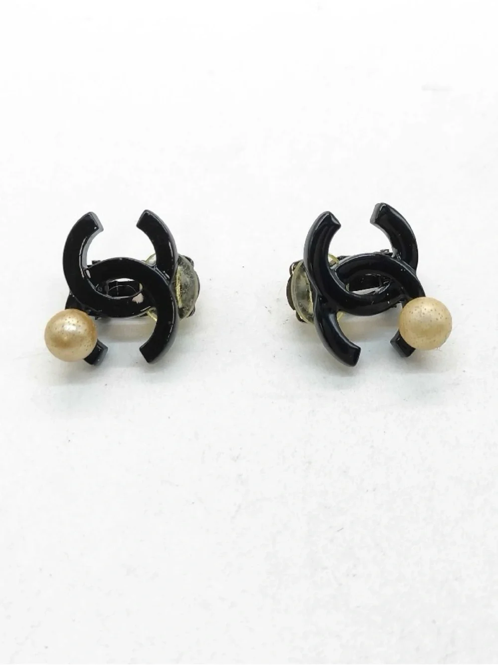 CHANEL Black Interlocking CC Stud Earrings with Cream Pearl Accent